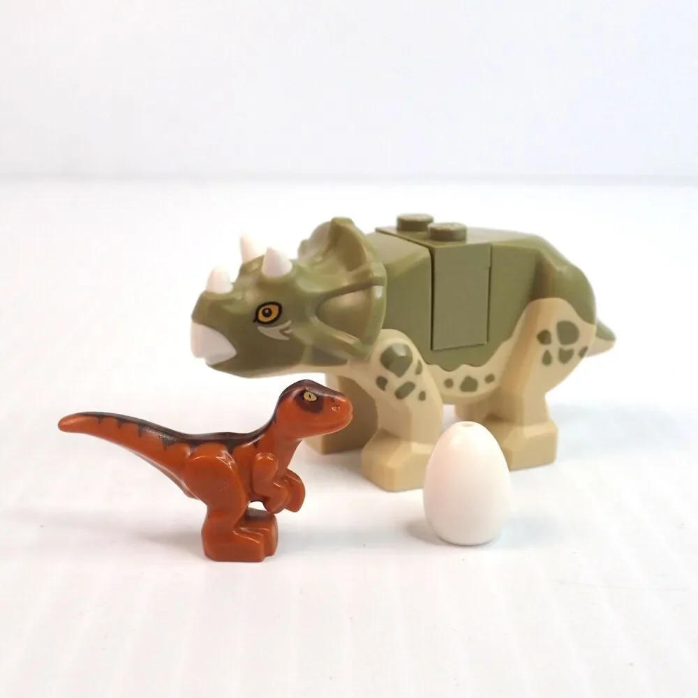 Lego Jurassic World Minifigure Baby Dinosaur, Baby TRICERATOPS (75939) & Egg